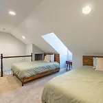 Modern Luxury 4 Bedroom 7 Bed Townhome Near Transportation