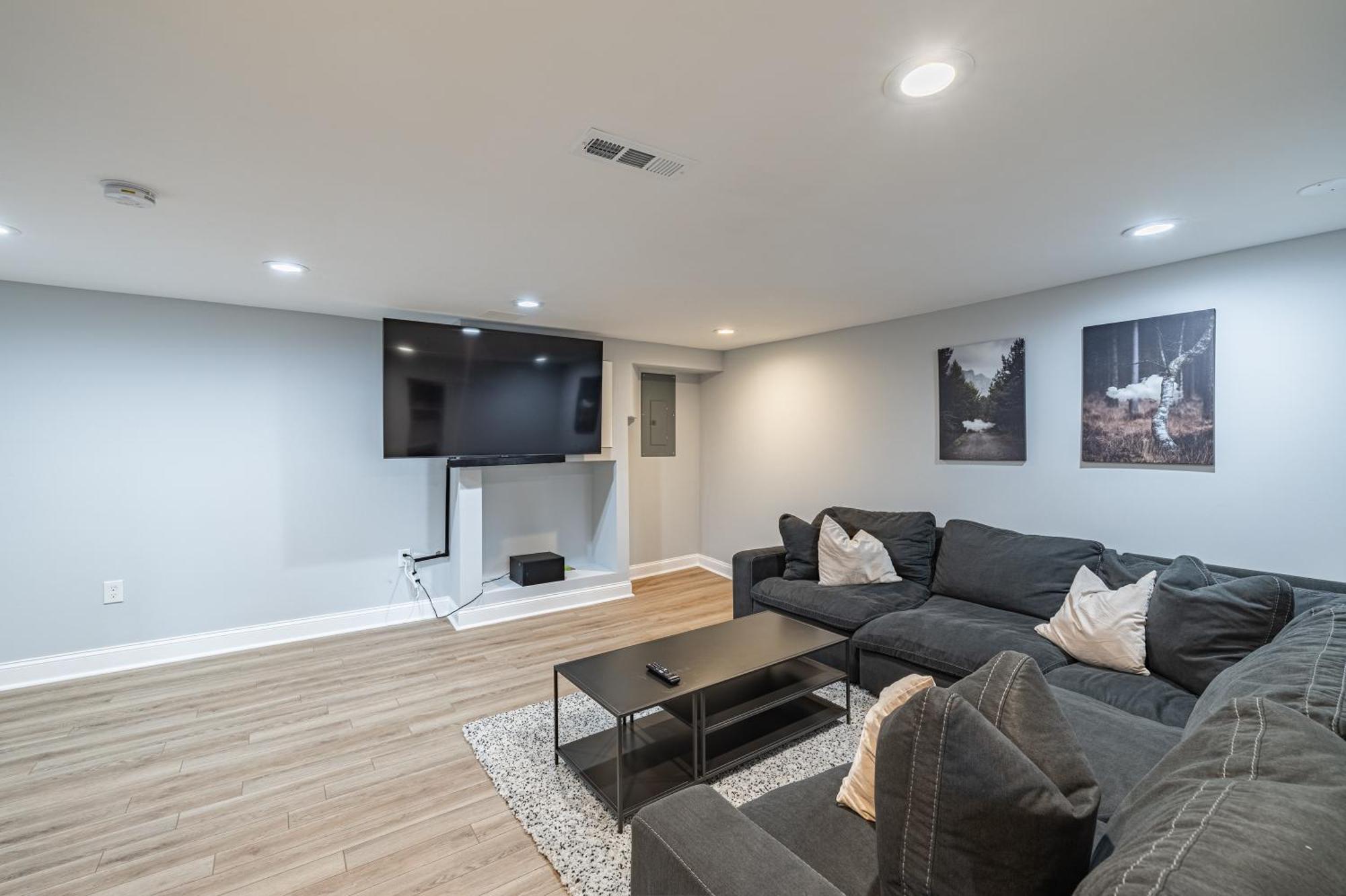 Holiday home Modern Luxury 4 Bedroom 7 Bed Townhome Near Transportation *